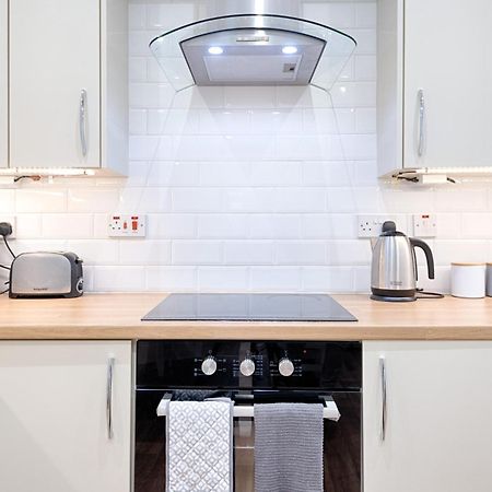 Large Green Garden, 4 Bedrooms, Sleeps 8 Swansea Esterno foto