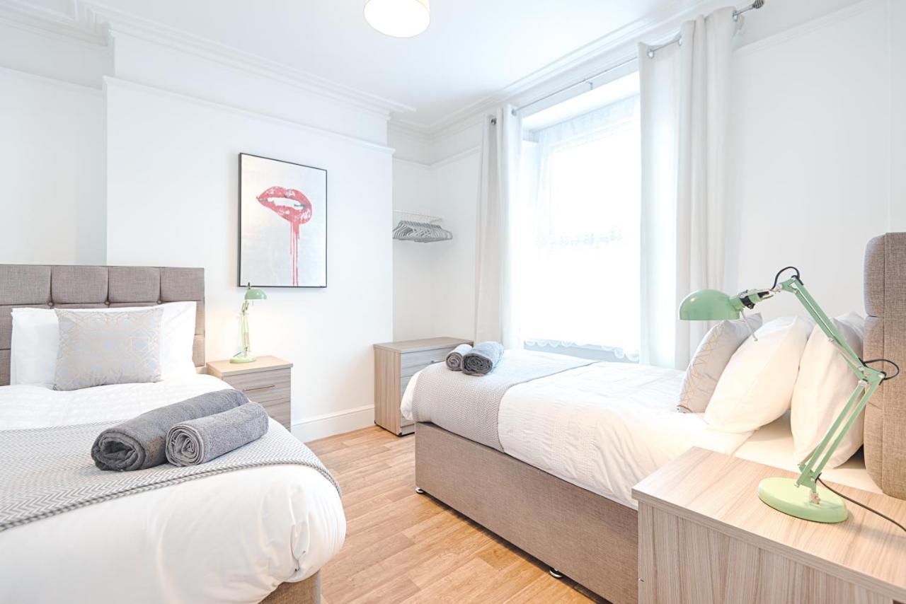 Large Green Garden, 4 Bedrooms, Sleeps 8 Swansea Esterno foto