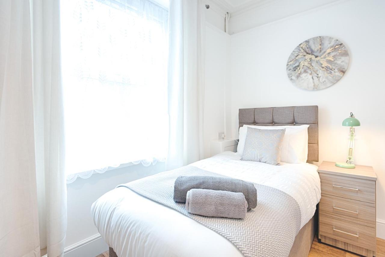 Large Green Garden, 4 Bedrooms, Sleeps 8 Swansea Esterno foto