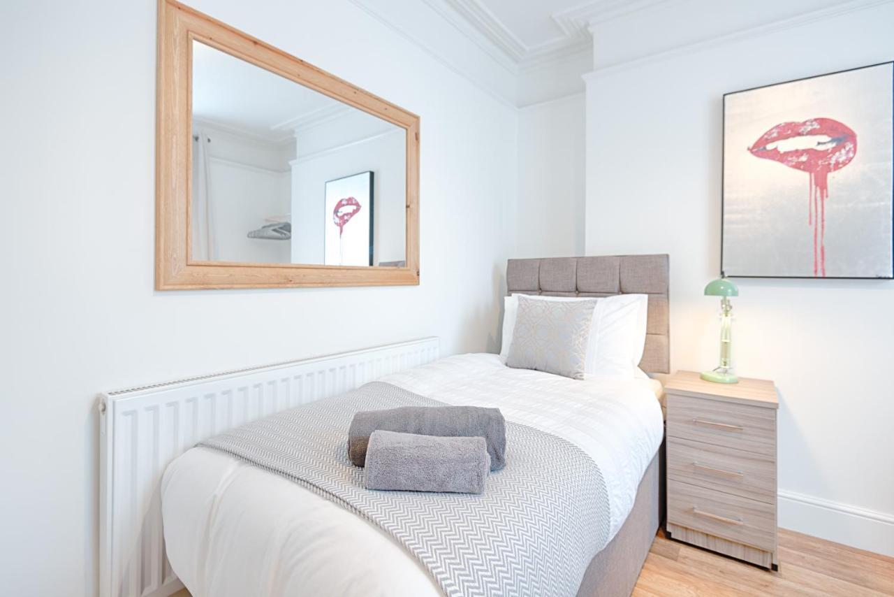 Large Green Garden, 4 Bedrooms, Sleeps 8 Swansea Esterno foto